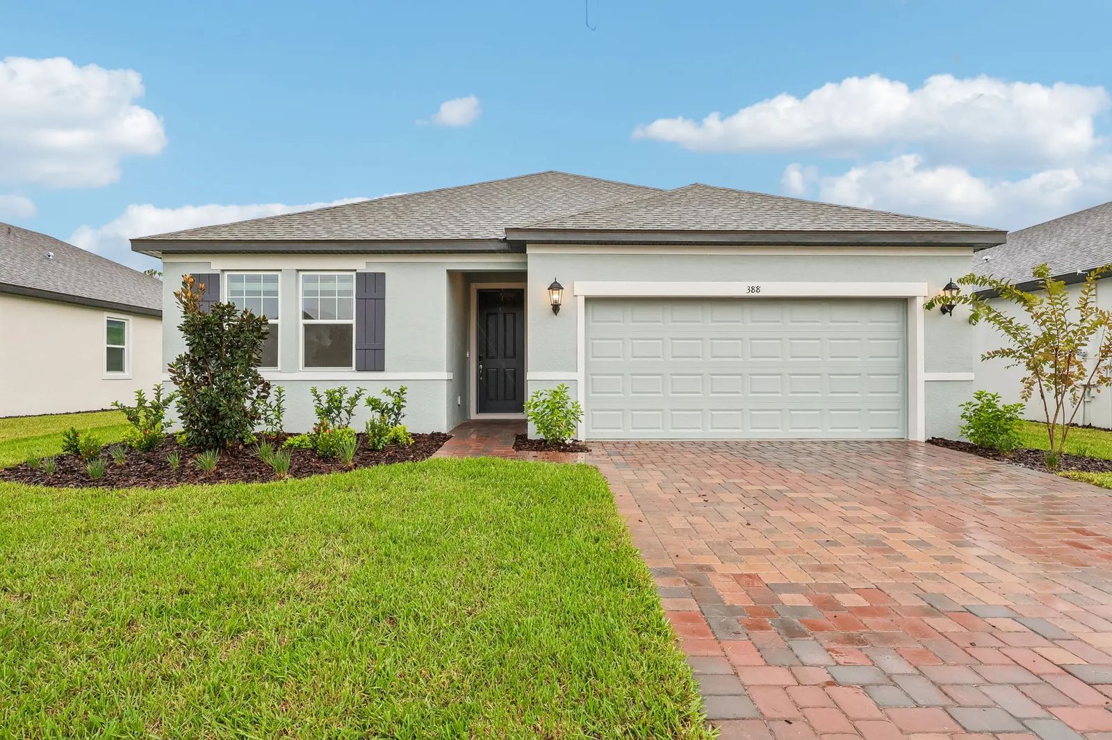 Emilia — 388 Birkdale Drive — fachada