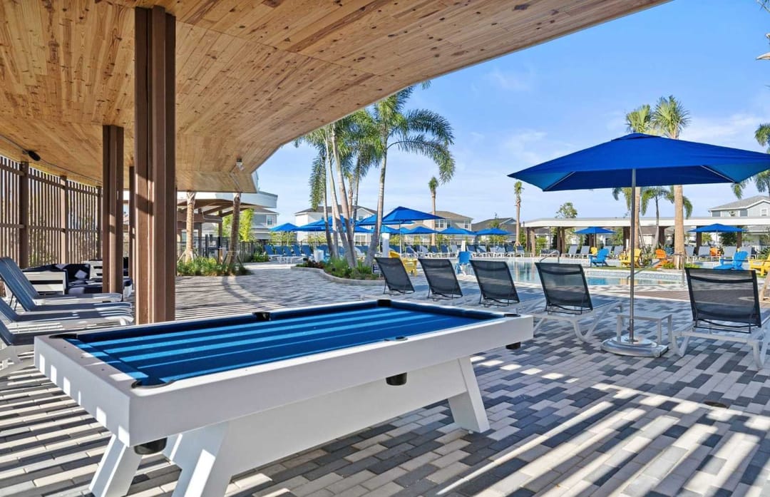 EverBe — Fun by the Pool