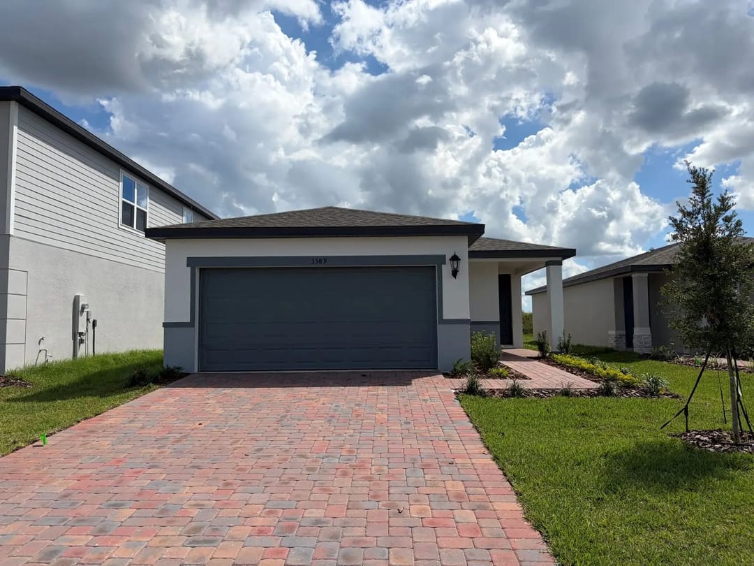 Acadia, 3389 Linger Lane — Hamilton Bluff